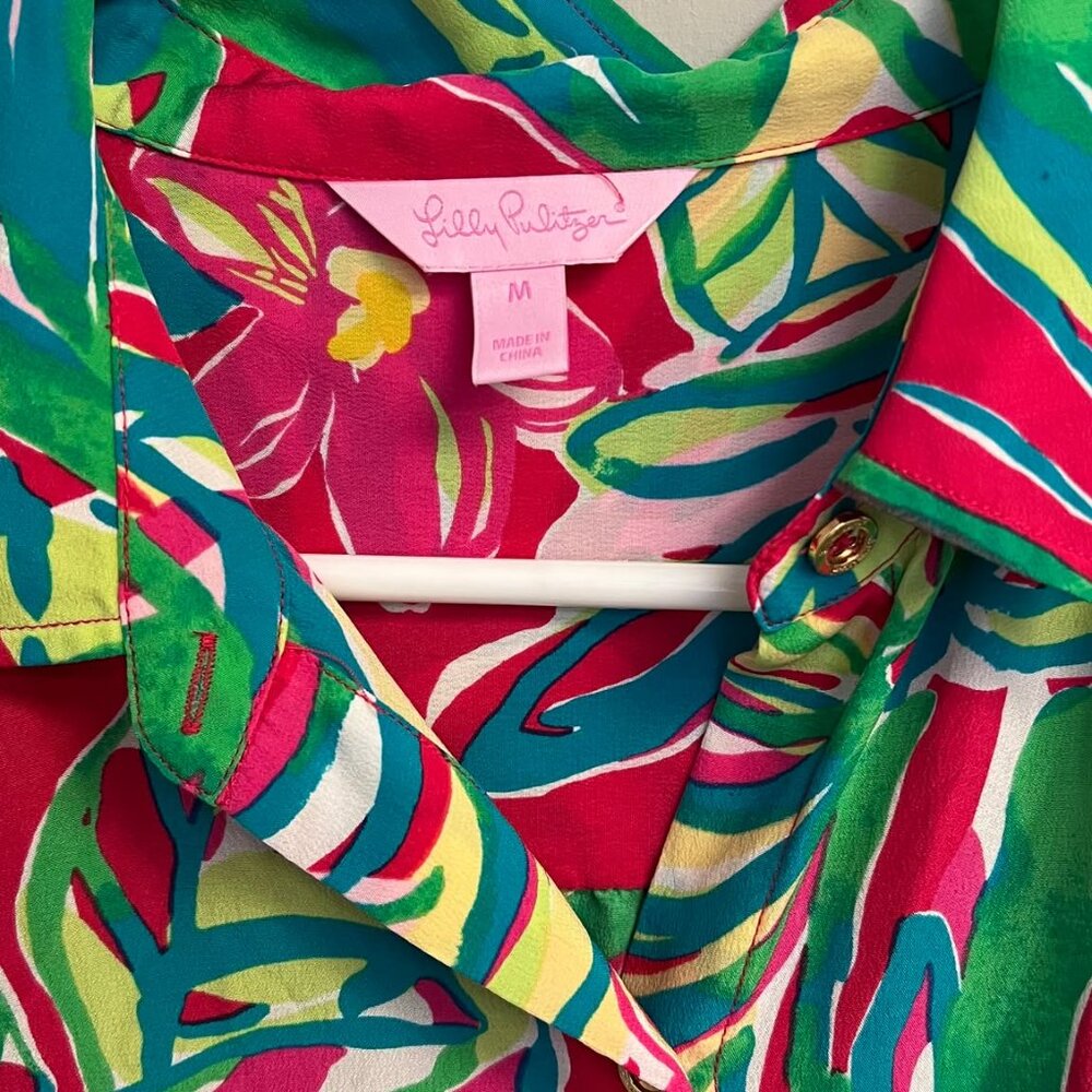 Lilly Pulitzer Isla SILK Blouse Pomegranate Jungle Tumble Size Medium - Picture 2 of 3